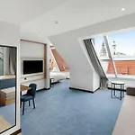 Hilton Garden Old Town 4*