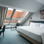 Hilton Garden Old Town Hotel 4*