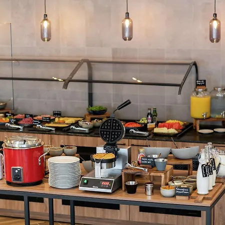 Hilton Garden Old Town Hotel 4*