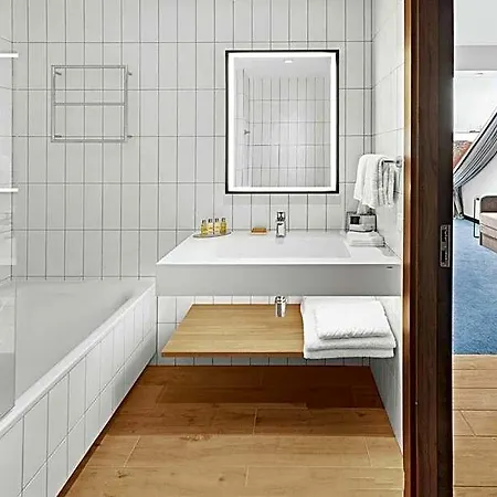 Hilton Garden Old Town 4*