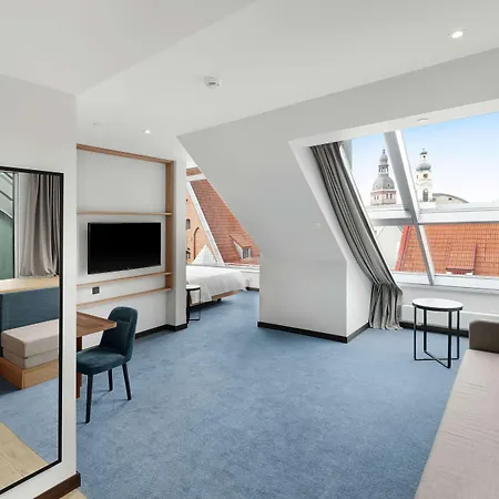 Hilton Garden Old Town 4*