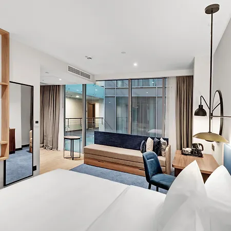 Hilton Garden Old Town فندق 4*