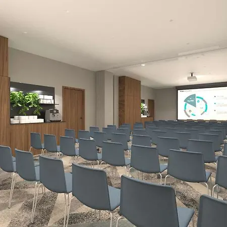 Hilton Garden Old Town Hotel 4*