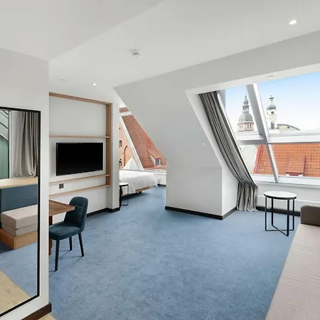 Hilton Garden Old Town 4*